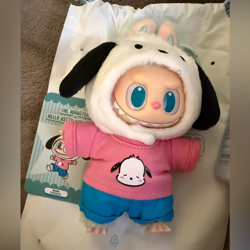 In Hand Pop Mart Sanrio Pochacco Labubu